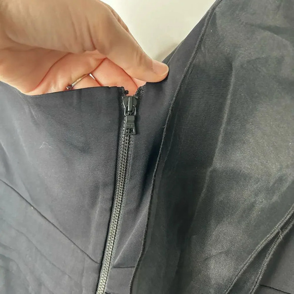 Alice + Olivia Gale One Shoulder Ruffle Black Dress Mini Silk Women’s 8 Pleated - Picture 9 of 11